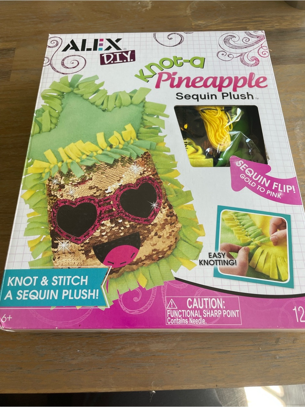 Knot-a Pineapple Sequin Plush Kit — Green & Gold